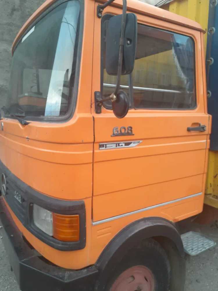 آگهی فروش کامیونت اتاق دار مرسدس بنز LP 608
