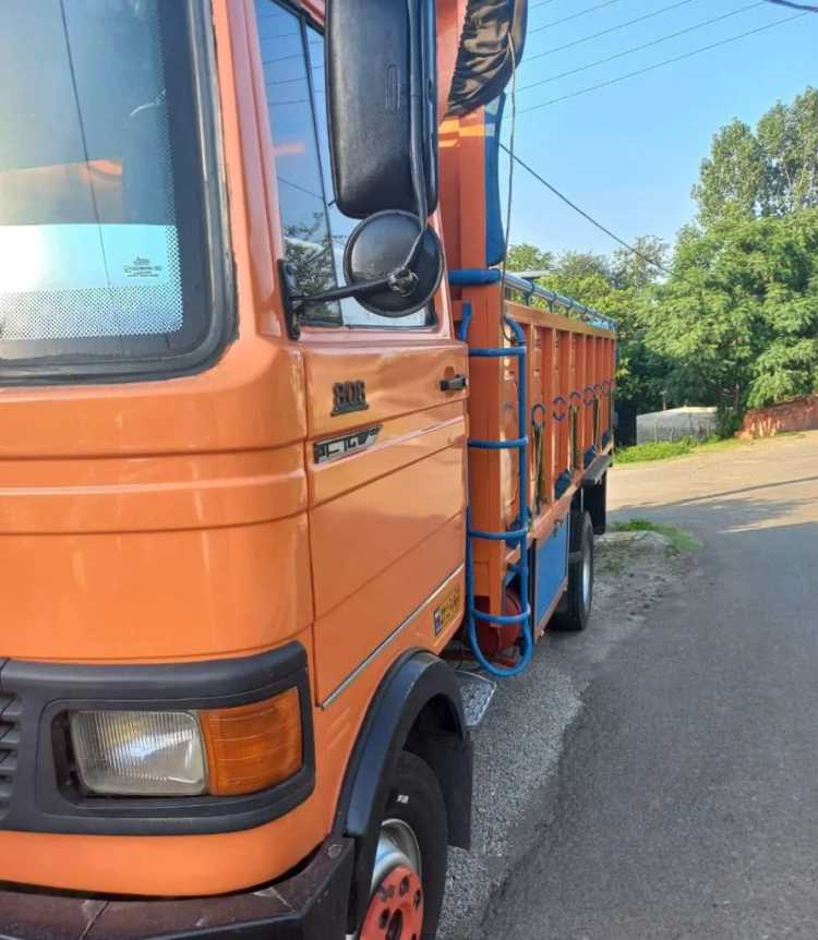 آگهی فروش کامیونت باری مرسدس بنز LP 808