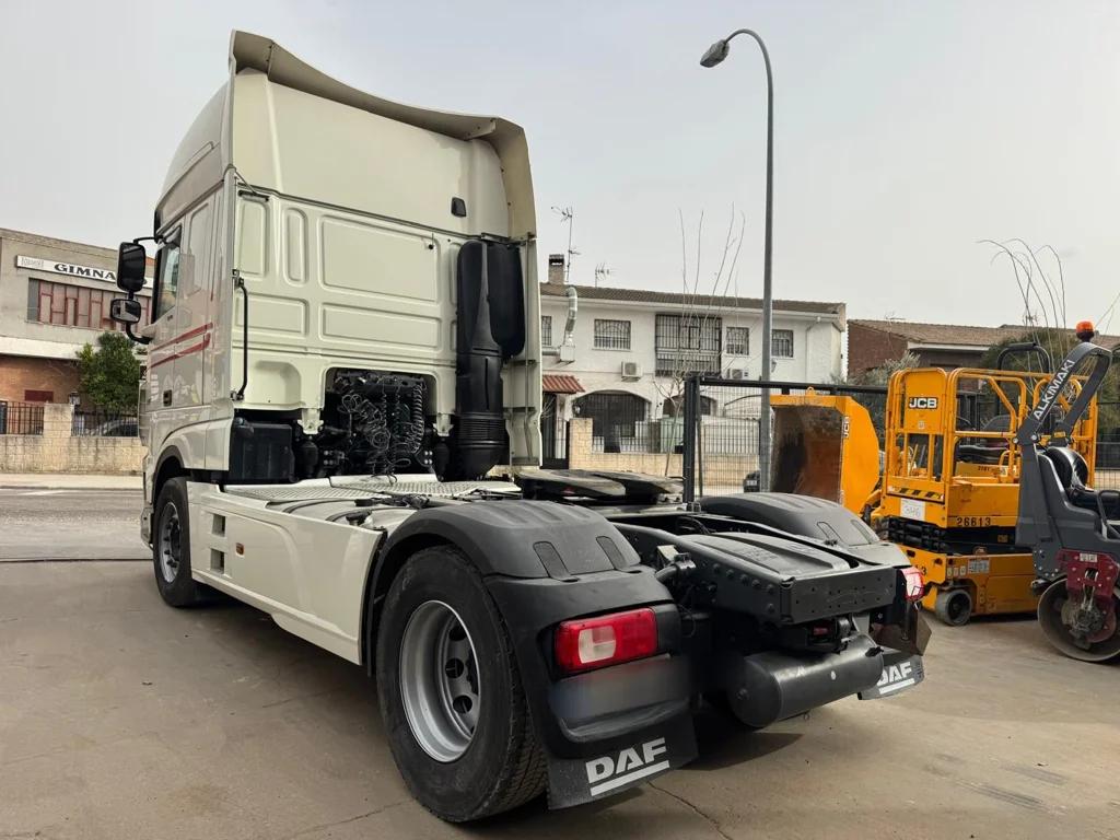 SC-106371-XF-530-کشنده-داف